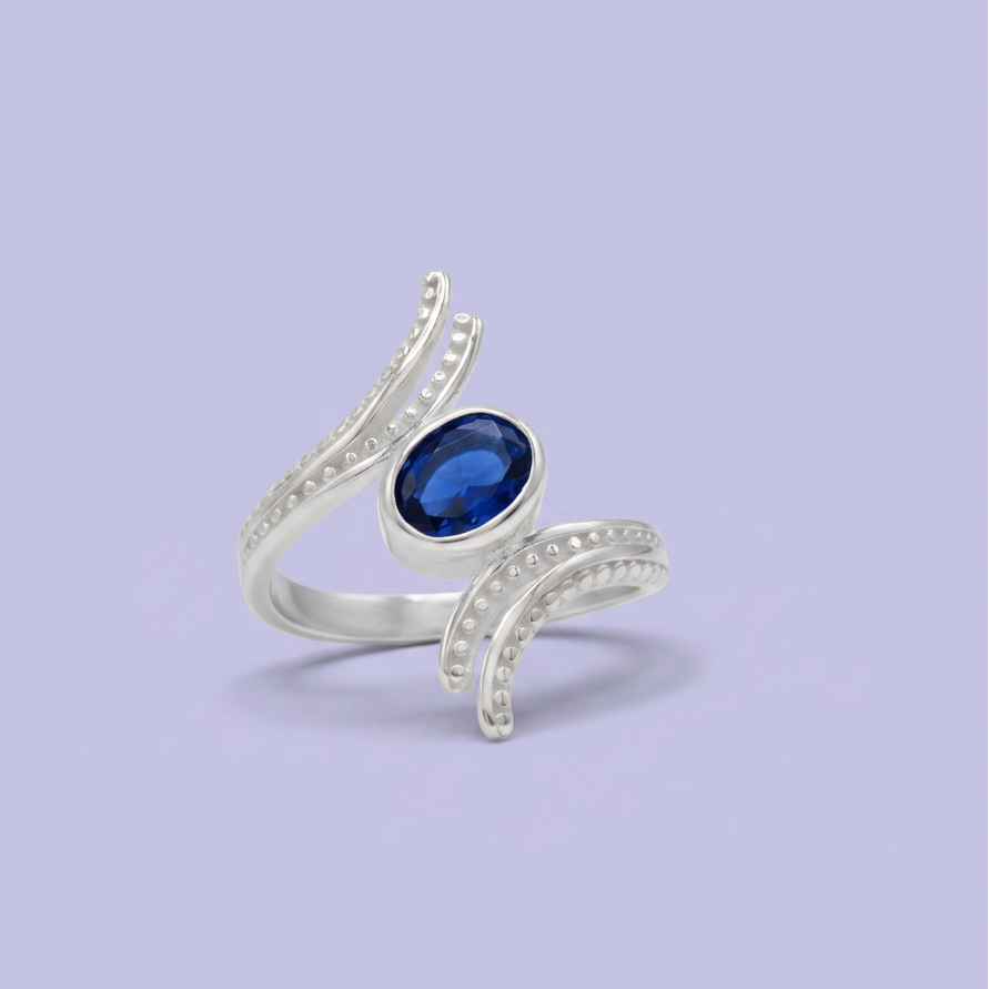 Anillo de Plata .925 Cruzado y Centro Oval con Zirconia Azul Rey mod. 3131