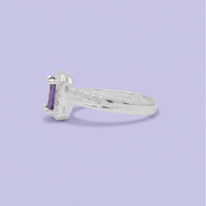 Anillo de Plata .925  Rectangular y Linea en S con Zirconia Morada mod. 3126