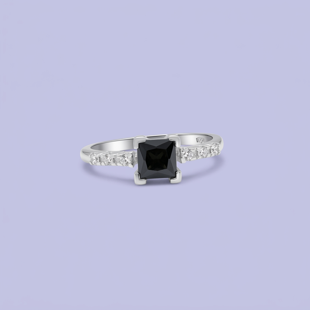 Anillo de Plata .925  Cuadrado Chico con Zirconia Negra mod. 3124