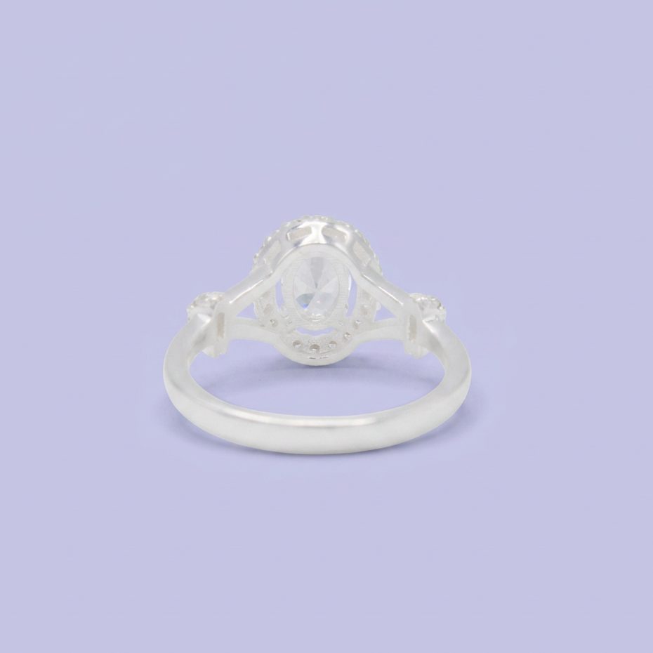 Anillo de Plata .925  Oval con con Anillos en los Laterales y Zirconia Blanca mod. 3117