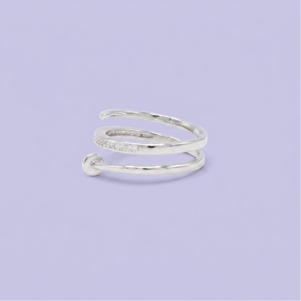 Anillo de Plata .925 con Diseño de Clavo e Incrustación de Zirconias mod. 2927