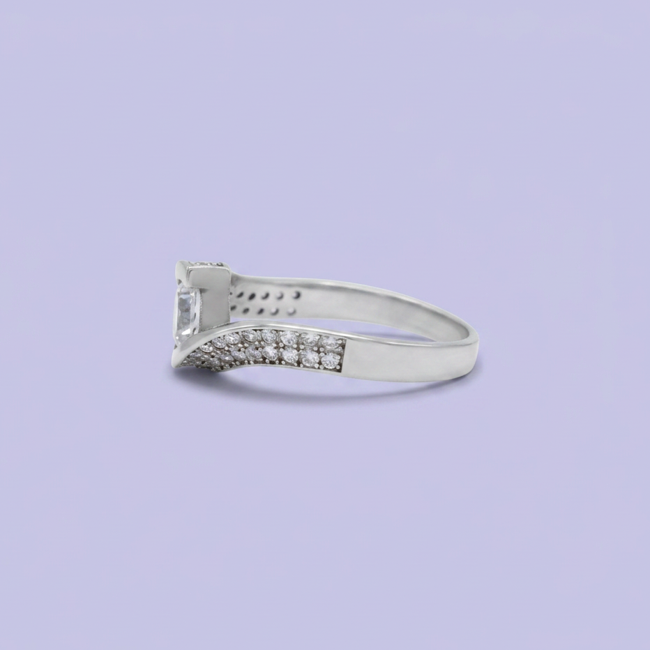 Anillo de Compromiso plata .925 con detalle Cruzado y Zirconia Cristalina mod. 2716