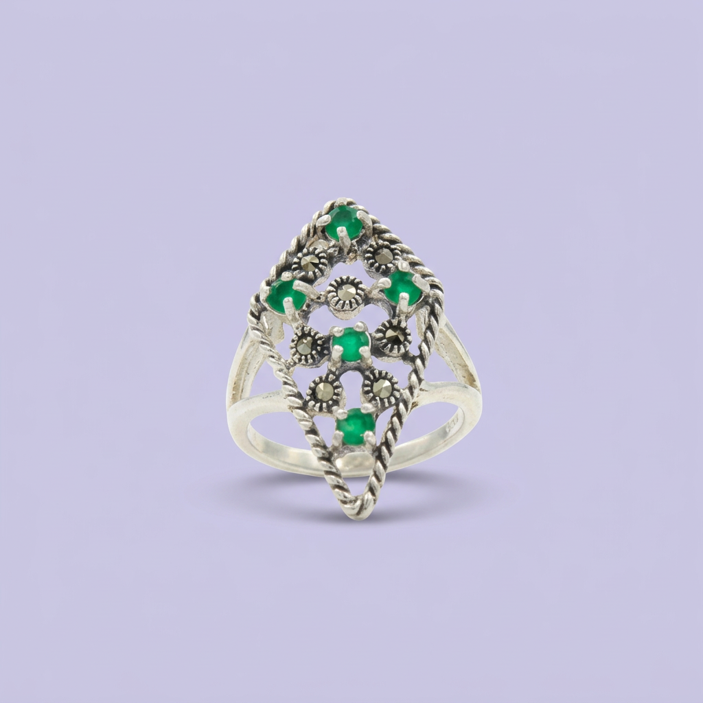 Anillo de Plata .925 Diseño Rombo con Destellos Verdes mod. 2259
