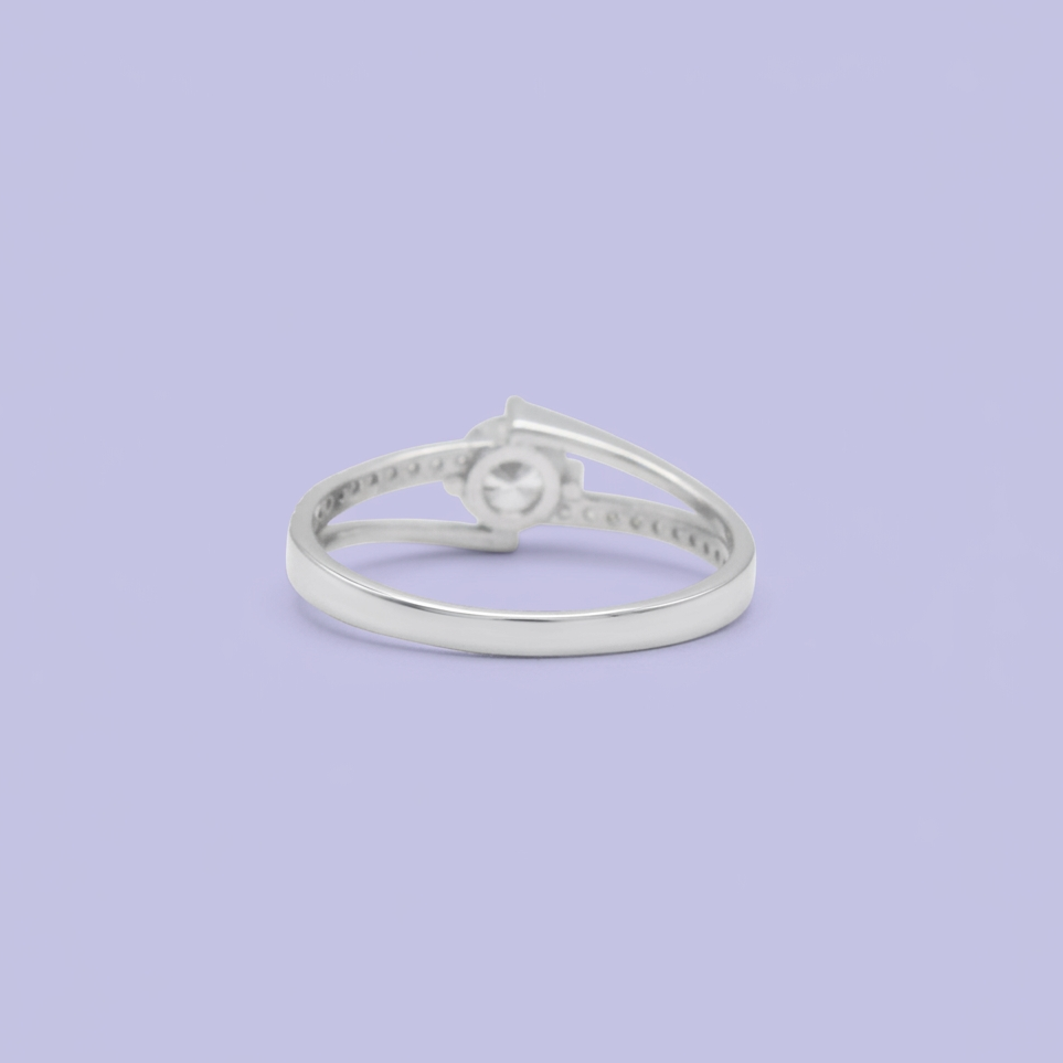 Anillo de Compromiso plata .925 con Zirconia Central y Diseño de Brazo Cruzado mod. 2717