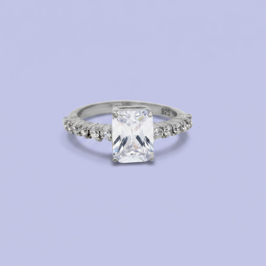 Anillo de Plata .925 Diseño Rectagular Brillante Incrustado de Zirconias  mod. 2646