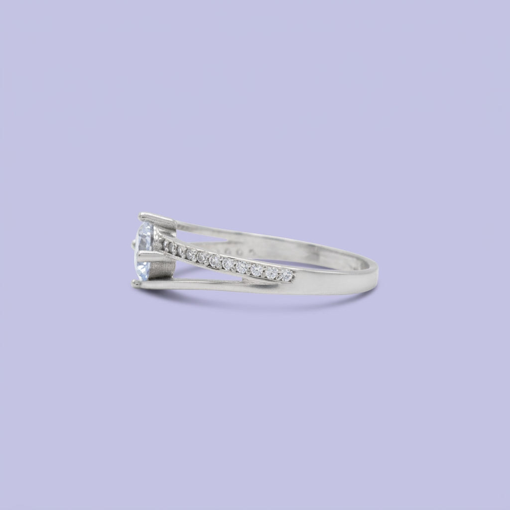Anillo de Compromiso plata .925 con Zirconia Central y Diseño de Brazo Cruzado mod. 2717