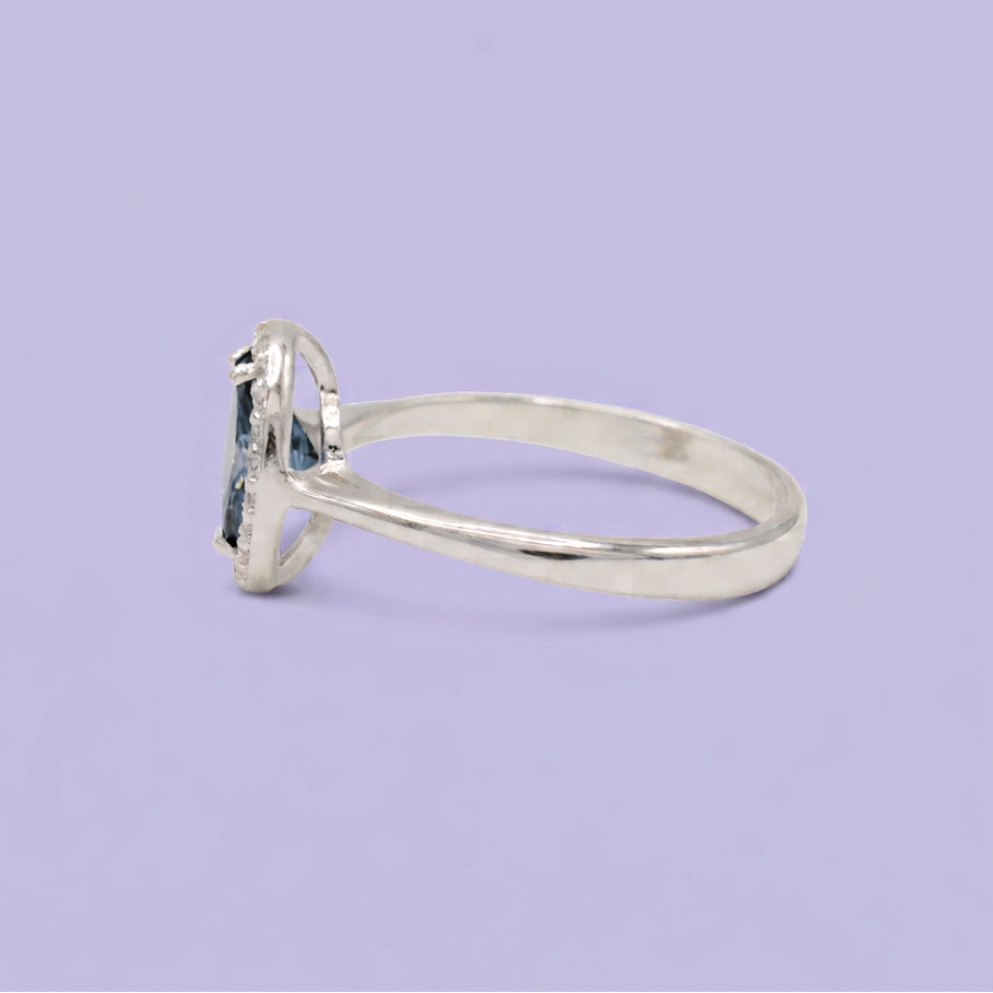 Anillo de Plata .925 con Diseño Oval Elegante con Zirconia Color Azul Aero mod. 3109