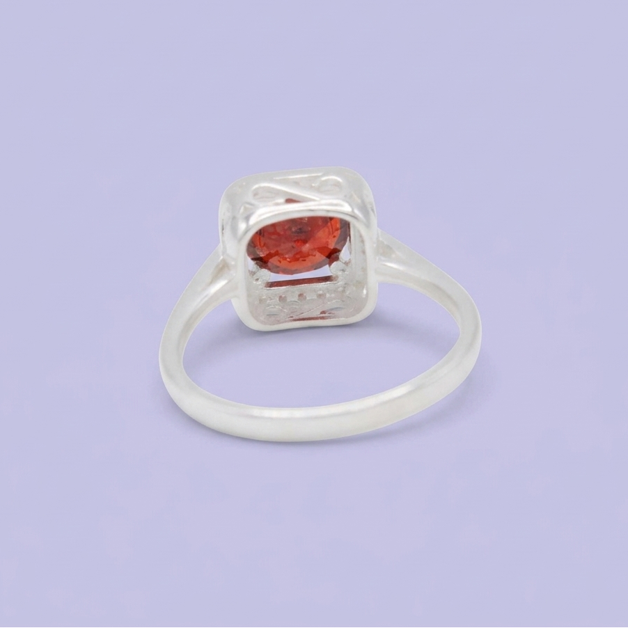 Anillo de Plata .925 con Diseño Cuadrado con Zirconia Color Rojo Brillante mod. 3106