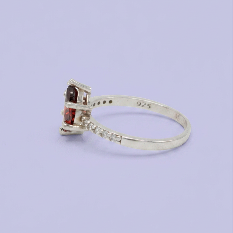 Anillo de Plata .925 Diseño de Gota Roja con Zirconias mod. 2645