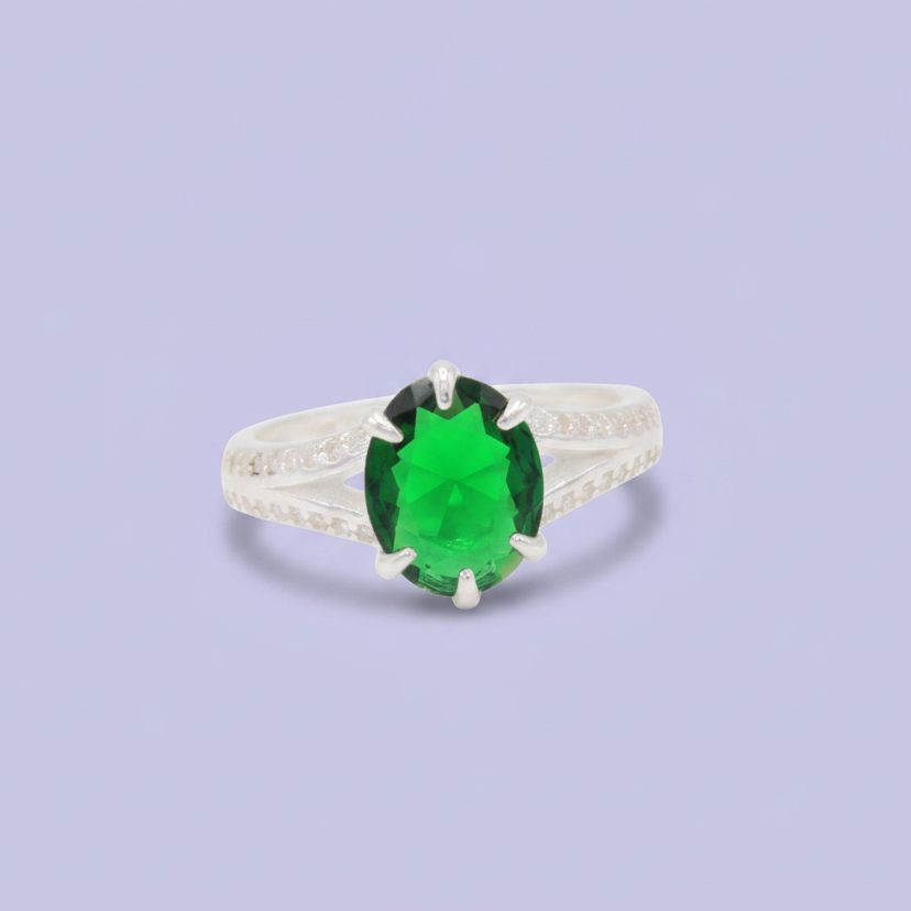 Anillo de Plata .925 con Diseño Oval con Zirconia Color Verde Esmeralda mod. 3104