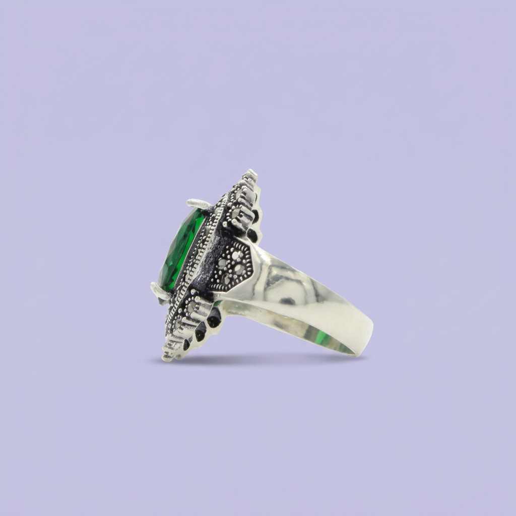 Anillo de Plata .925. Gran Arreglo de Marquesitas con Zirconia Verde mod. 2258