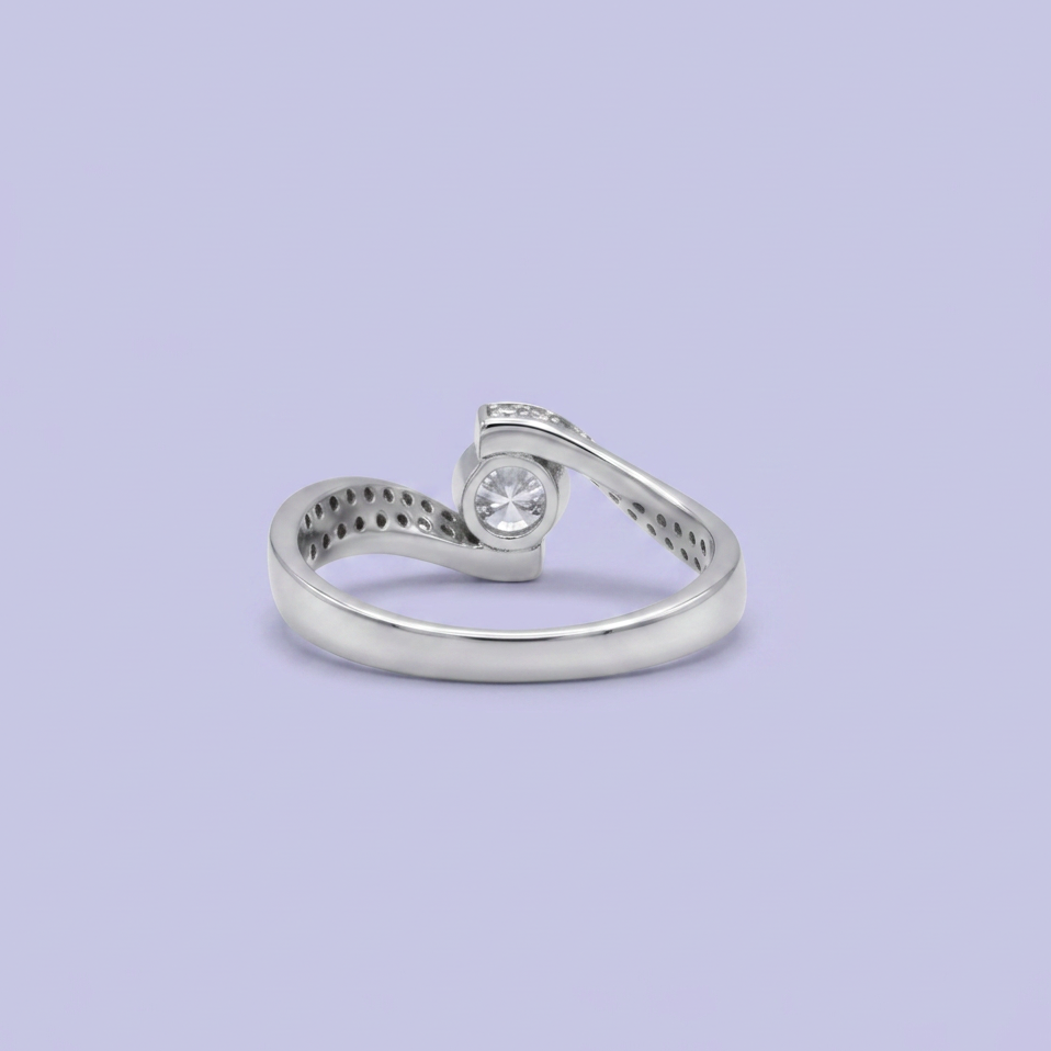 Anillo de Compromiso plata .925 con detalle Cruzado y Zirconia Cristalina mod. 2716