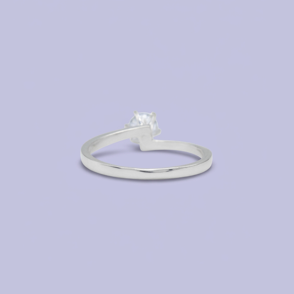 Anillo de Compromiso plata .925 Diseño Elegante cruzado con Zircinia mod. 2709