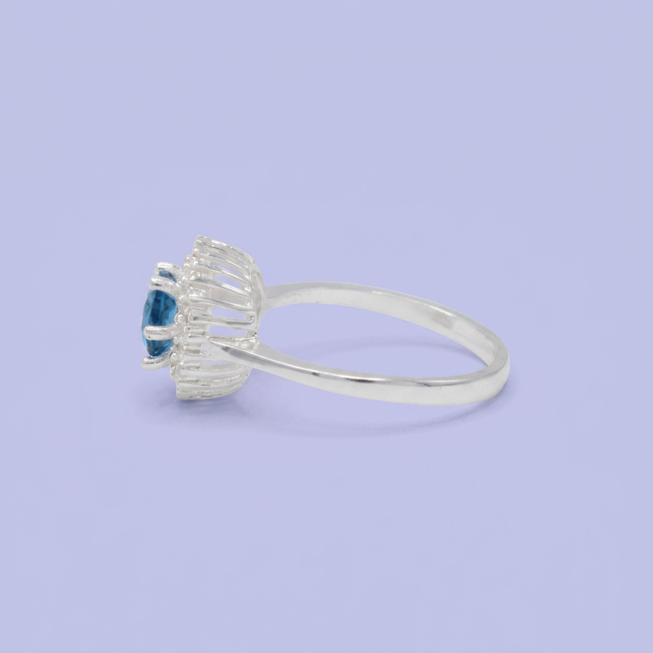 Anillo de Plata .925 con Diseño Circular con Zirconia Color Azul Cielo Central mod. 3103