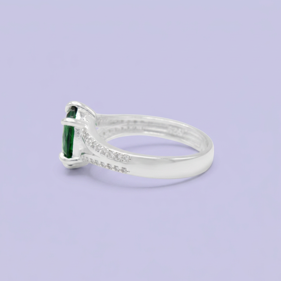 Anillo de Plata .925 con Diseño Oval con Zirconia Color Verde Esmeralda mod. 3104