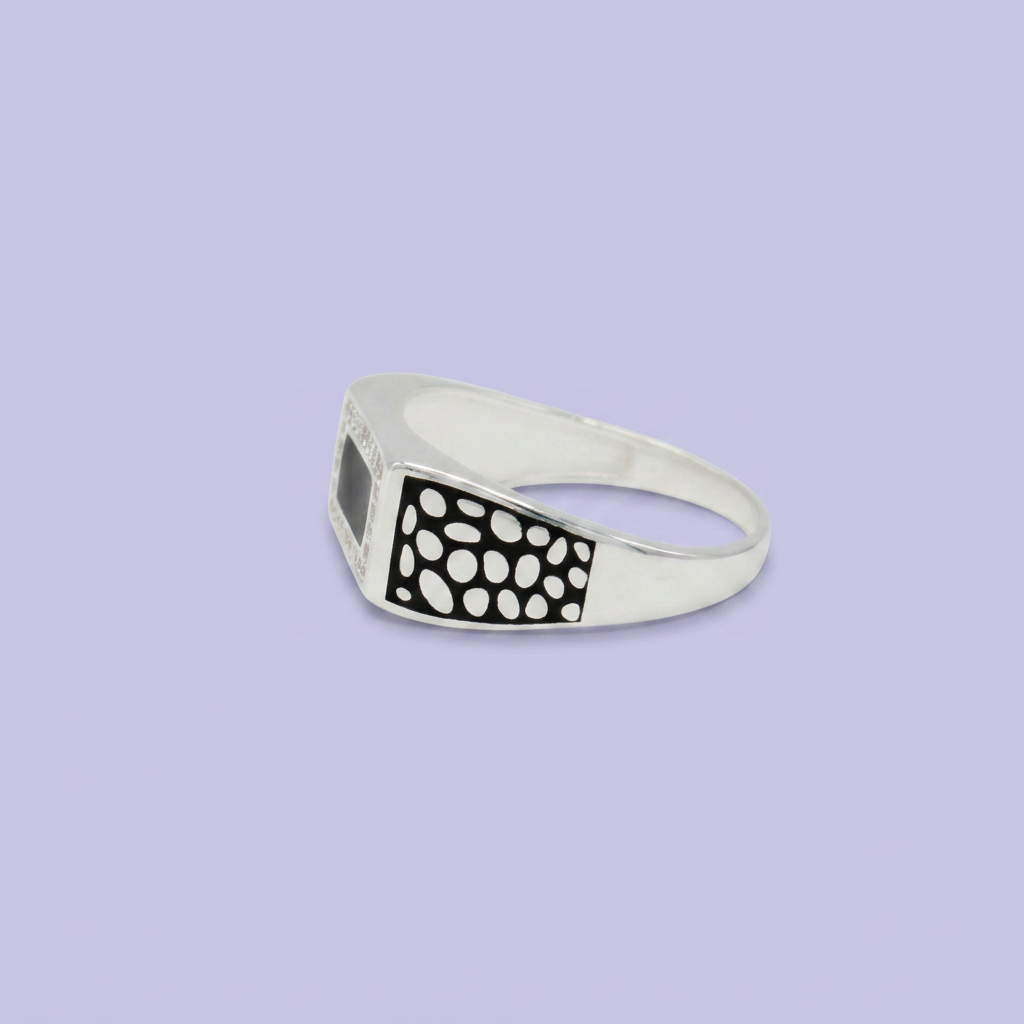 Anillo de Plata .925 Diseño Manchado con Bisel de Zirconias mod. 2659