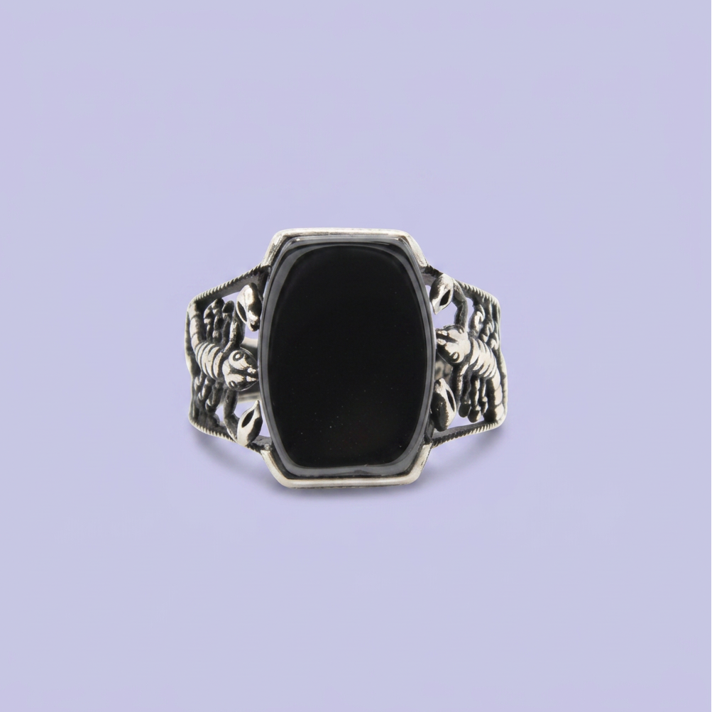 Anillo de Plata .925 Diseño Especial con Alacrán y Onix mod. 2844