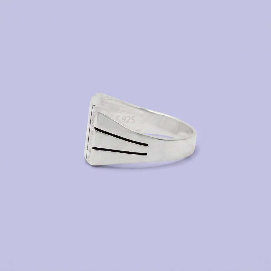 Anillo de Plata .925 Diseño Liso Especial Detallado con Incrustación de Zirconias mod. 2582