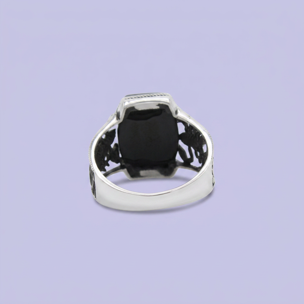 Anillo de Plata .925 Diseño Especial con Alacrán y Onix mod. 2844