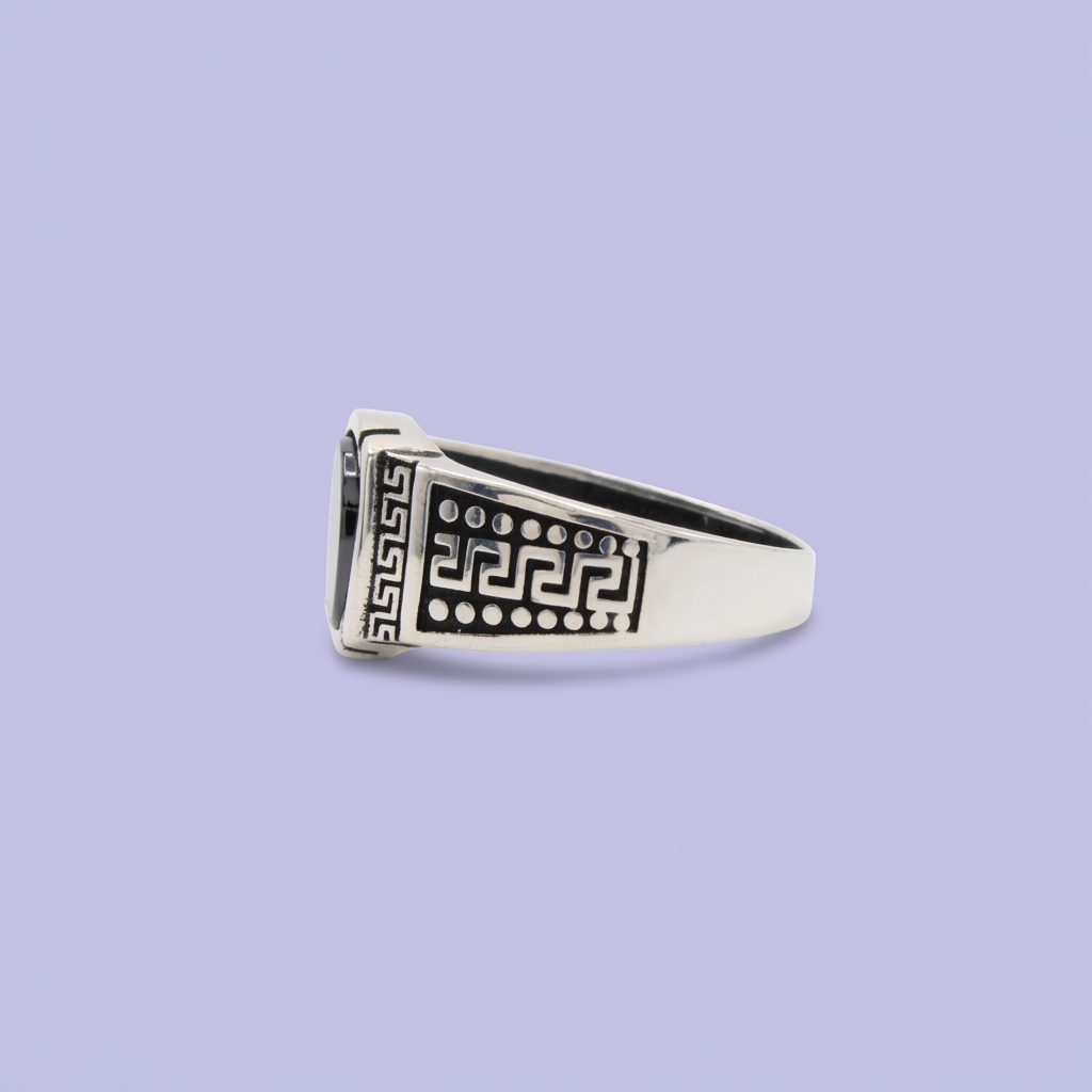 Anillo de Plata .925 Diseño con Grecas y Piedra Onix mod. 2843
