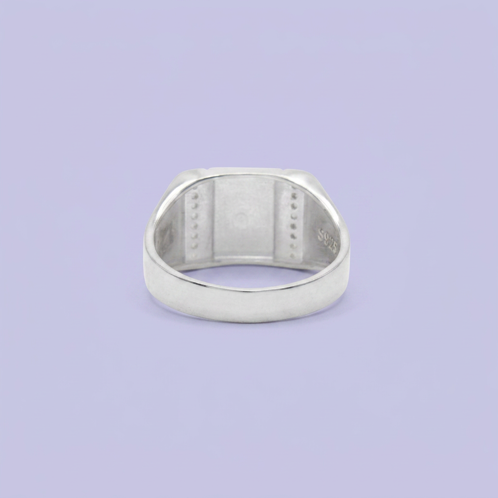 Anillo de Plata .925 Diseño Liso Especial Detallado con Incrustación de Zirconias mod. 2582