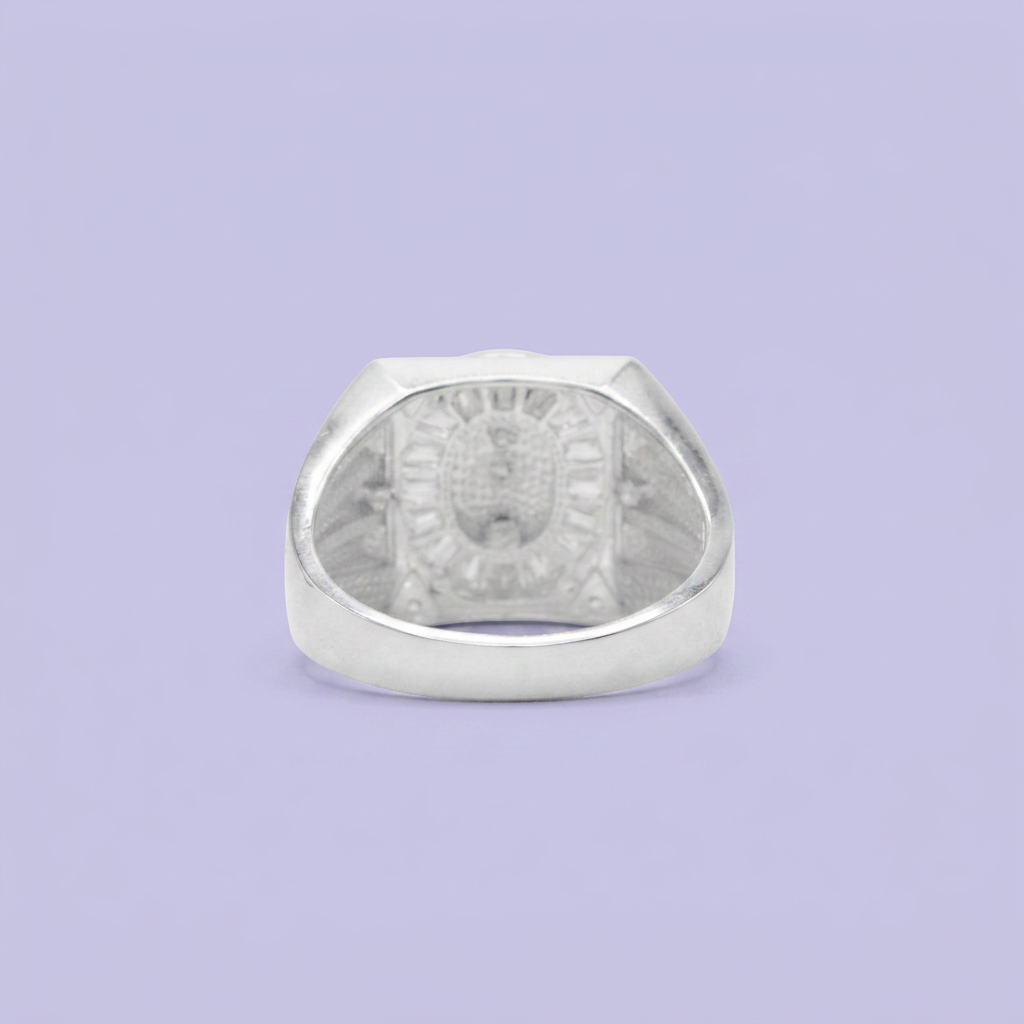 Anillo de Plata .925 con San Judas en Fondo de Zirconias Baguette mod. 2575