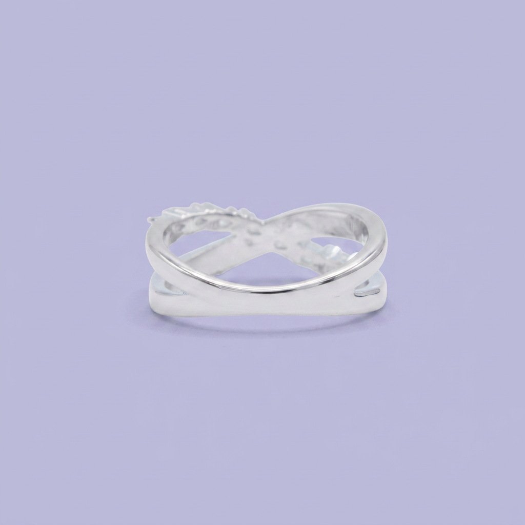 Anillo de Plata .925 de Diseño Cruzado con Incrustación Especial de Zirconias mod. 2900
