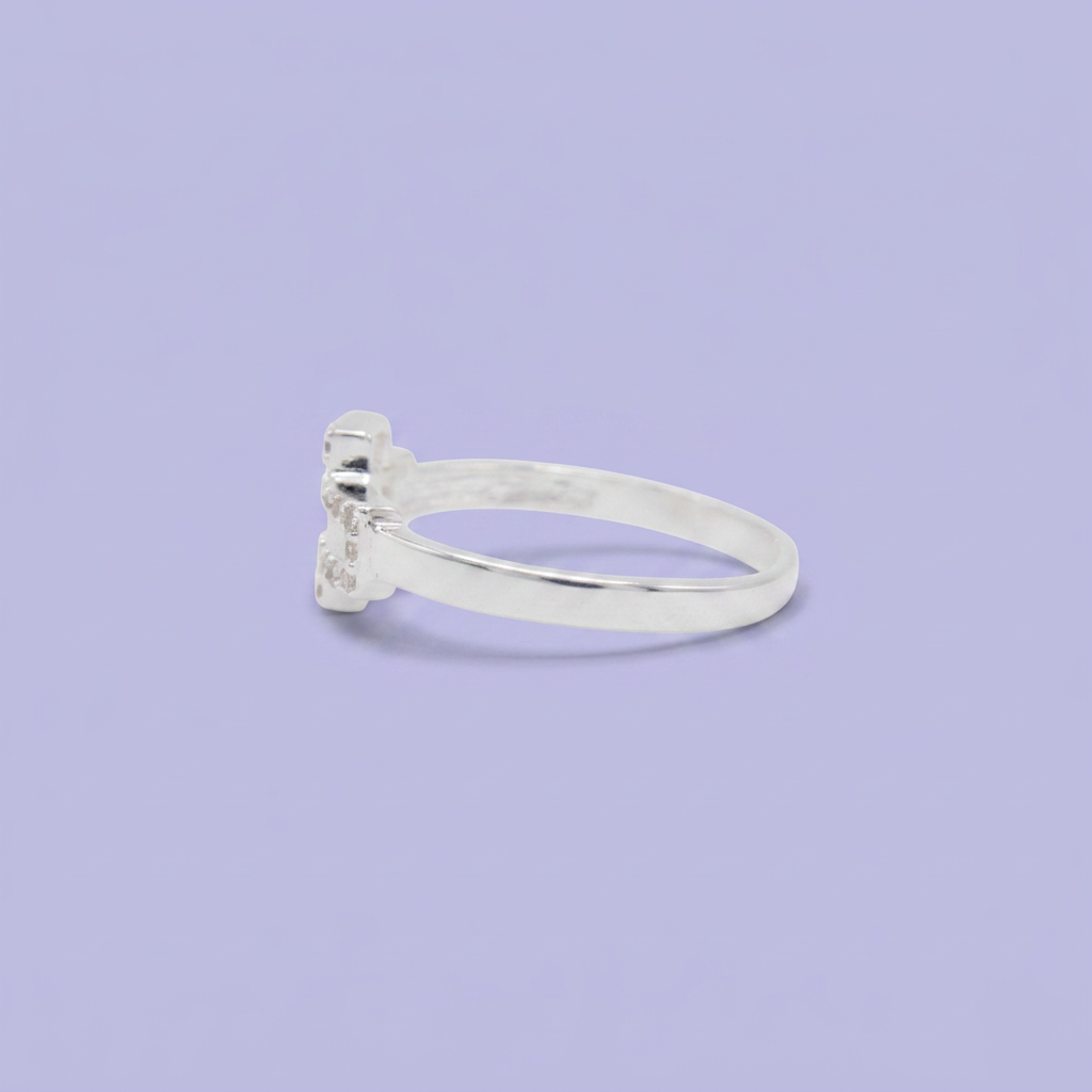 Anillo de Plata .925 Diseño de Cruz Calada Horizontal Incrustada de Zirconias Finas mod. 2899