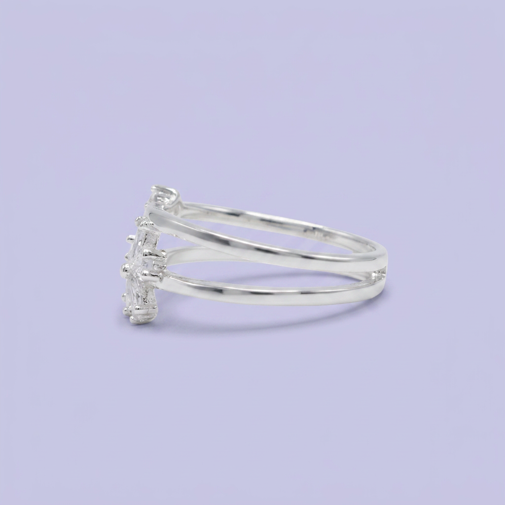 Anillo de Plata .925 Diseño Flor y Chispa de Zirconias Finas mod. 2898
