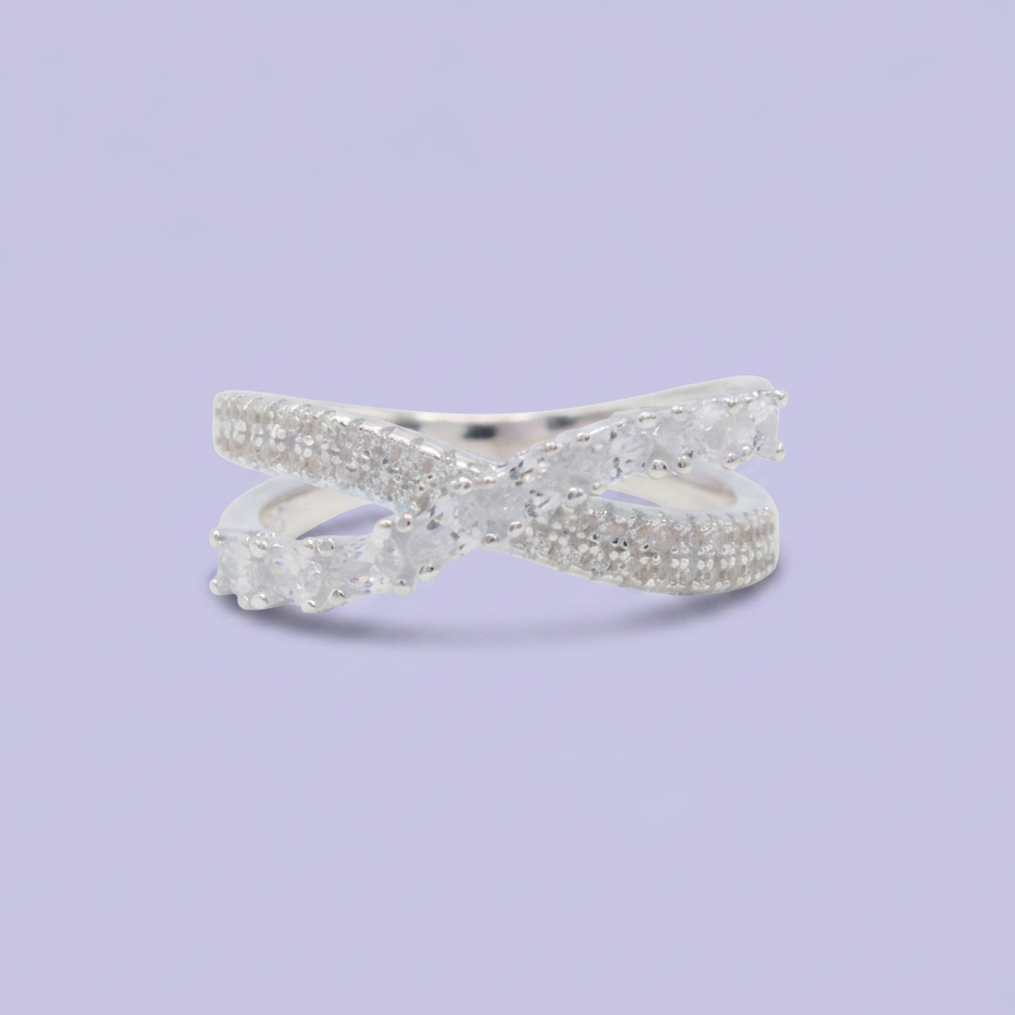 Anillo de Plata .925 de Diseño Cruzado con Incrustación Especial de Zirconias mod. 2900