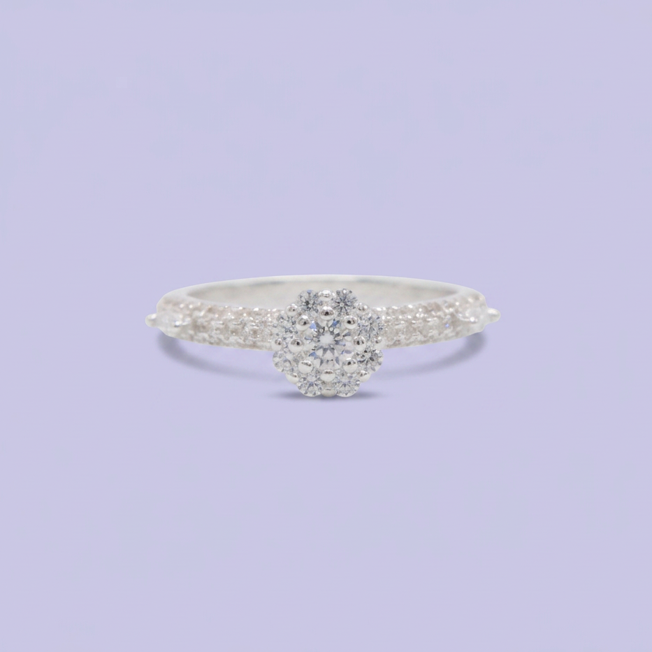 Anillo Solitario de Plata .925 Incrustado con Zirconias de Corte Brillante y Elegante mod. 2894