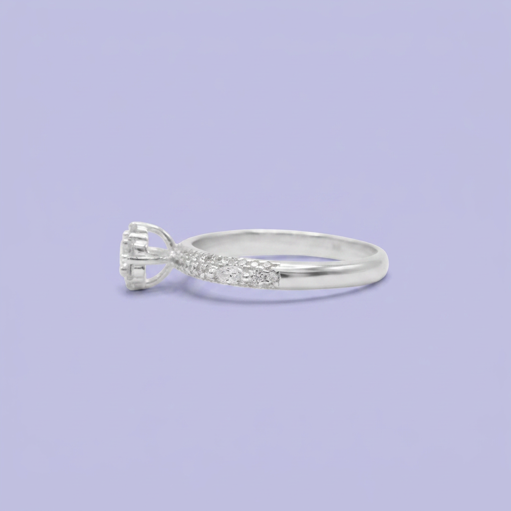 Anillo Solitario de Plata .925 Incrustado con Zirconias de Corte Brillante y Elegante mod. 2894