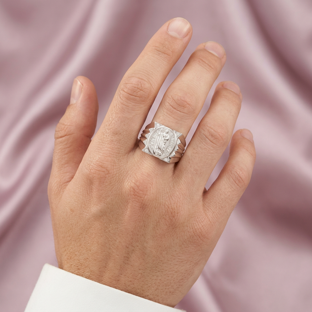 Anillo de Plata .925 con San Judas en Fondo de Zirconias Baguette mod. 2575