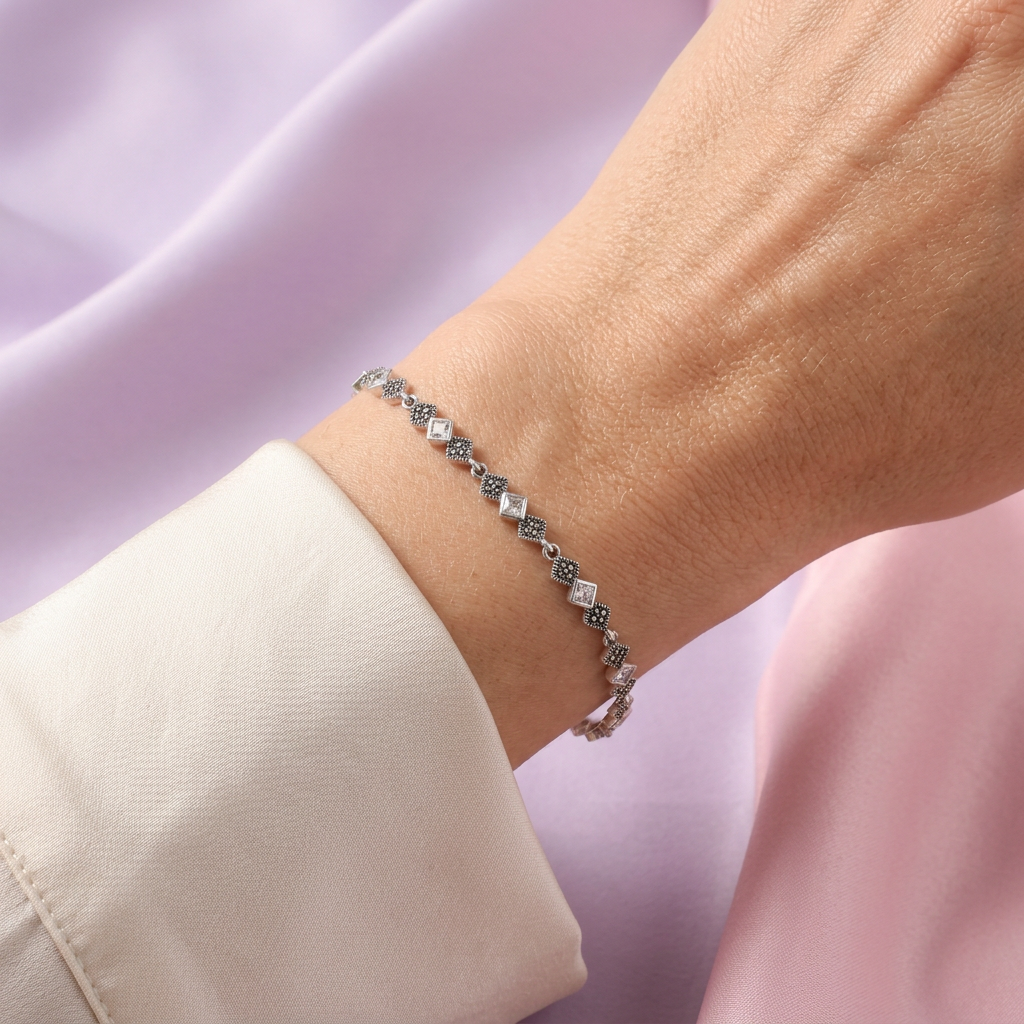 Pulsera de Plata .925 Diseño Elegante con Cuadrados de Zirconia Brillante y Marquesitas Finas mod. 3165
