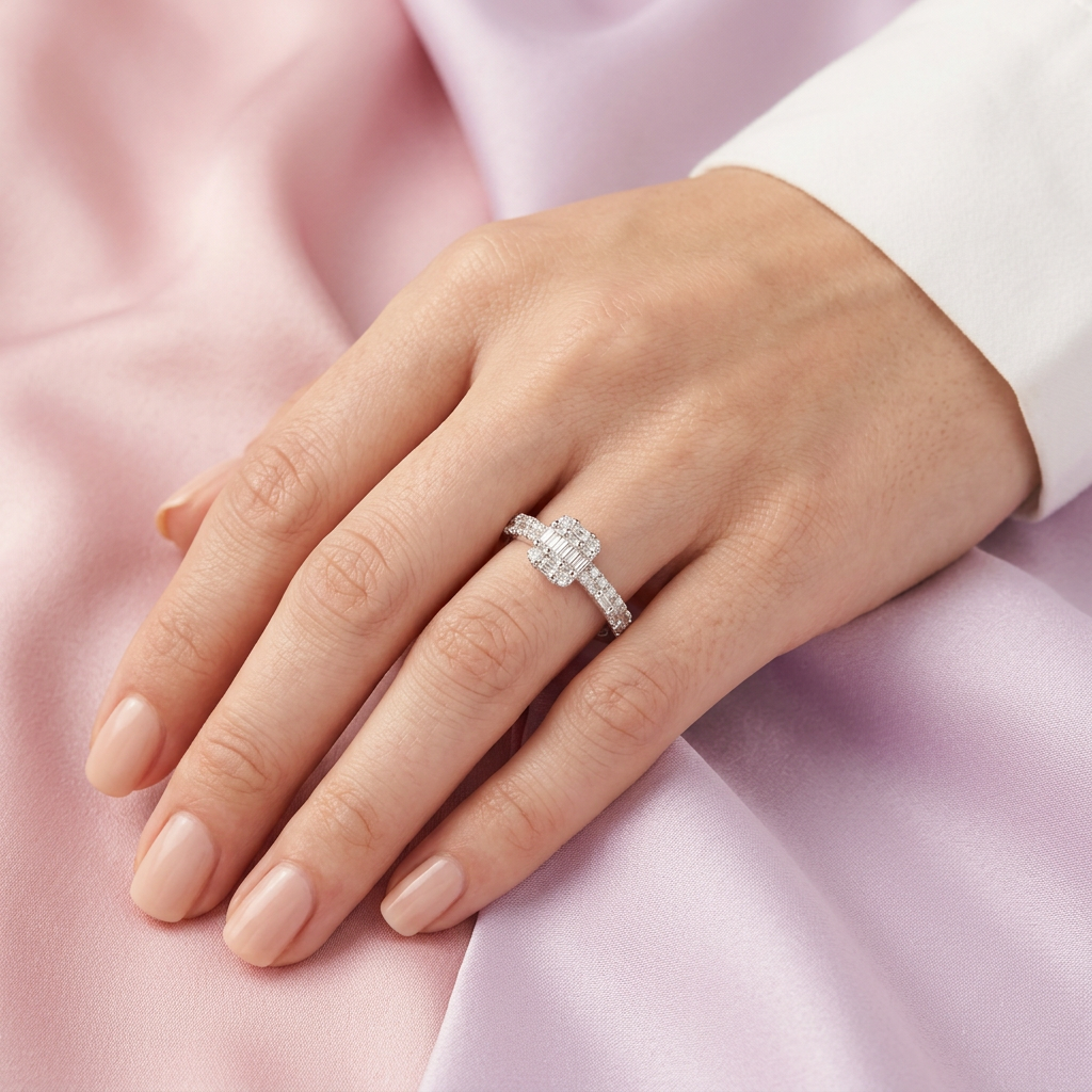 Anillo Solitario de Plata .925 con Incrustado Especial de Zirconias Baguette Mini mod. 2893