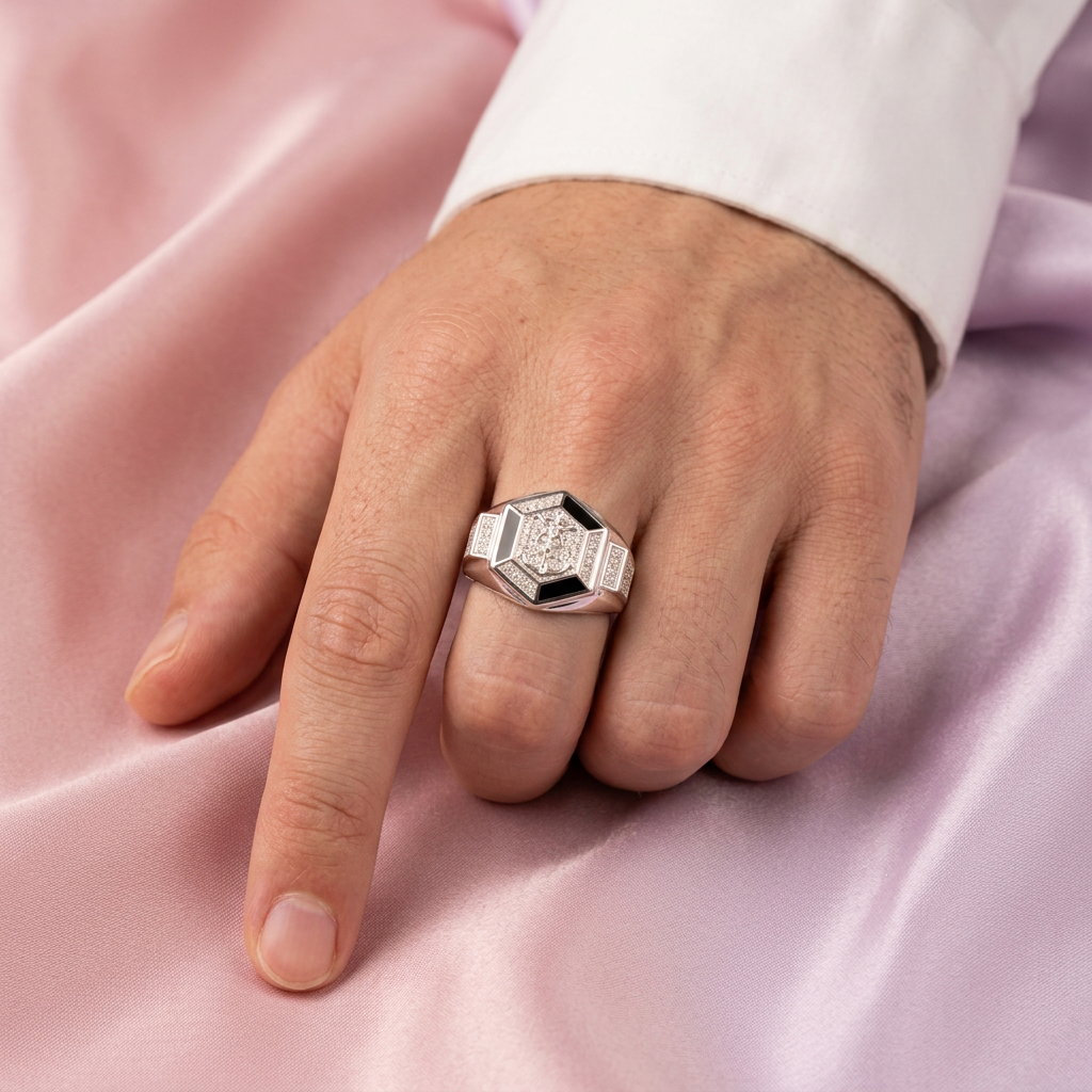 Anillo de Plata .925 Diseño de Ancla en Hexágono Incrustado con Zirconias mod. 2581