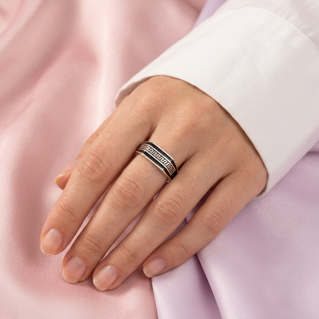 Anillo de Plata .925 Diseño Esmalte Oscuro con Grecas mod. 2668