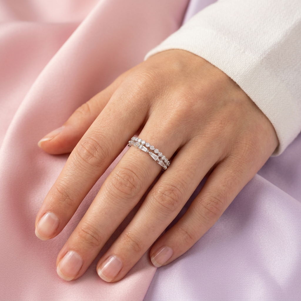 Anillo de Plata .925 con Doble Fila de Zirconias Finas en Cortes Especiales mod. 2895