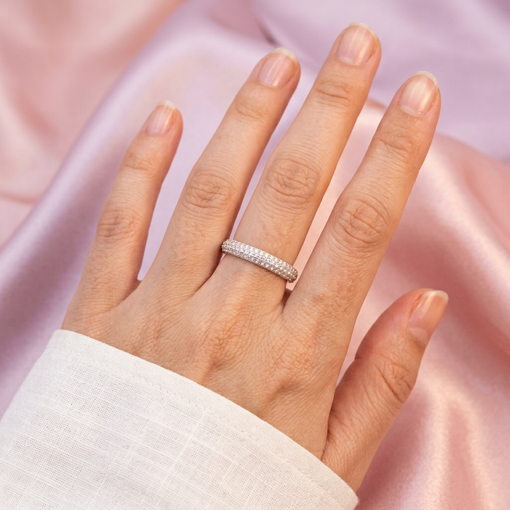 Anillo de Plata .925  Churumbela con Diseño de Zirconia Blanca en sus Bordes mod. 3098