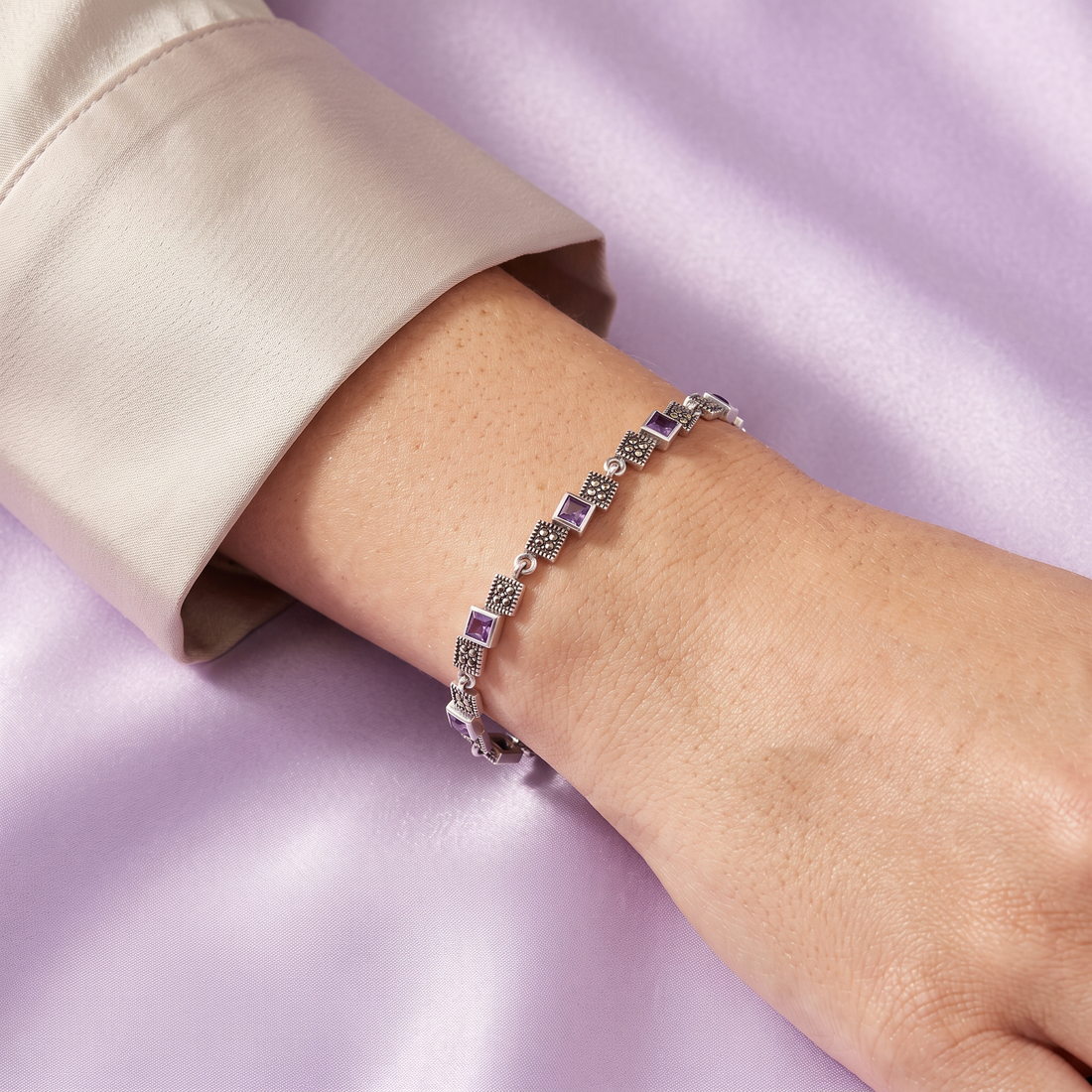 Pulsera de Plata .925 Diseño Elegante con Cuadrados de Zirconia Morada y Marquesitas Finas mod. 3162
