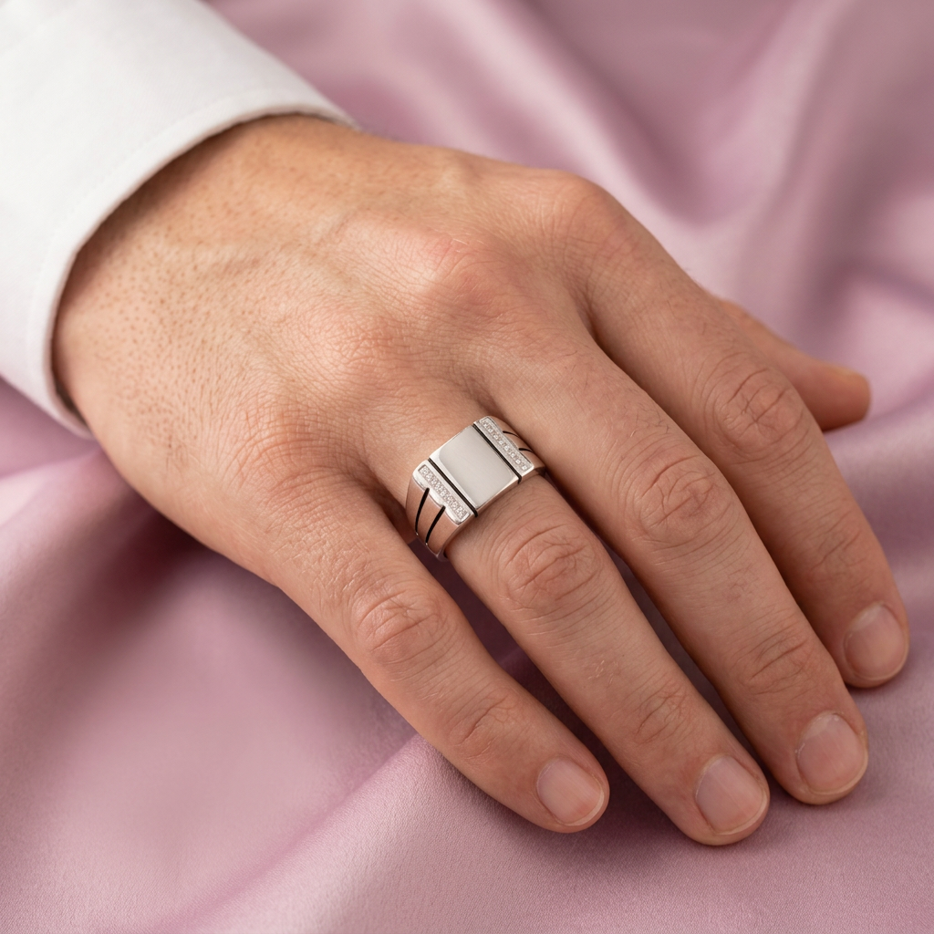 Anillo de Plata .925 Diseño Liso Especial Detallado con Incrustación de Zirconias mod. 2582