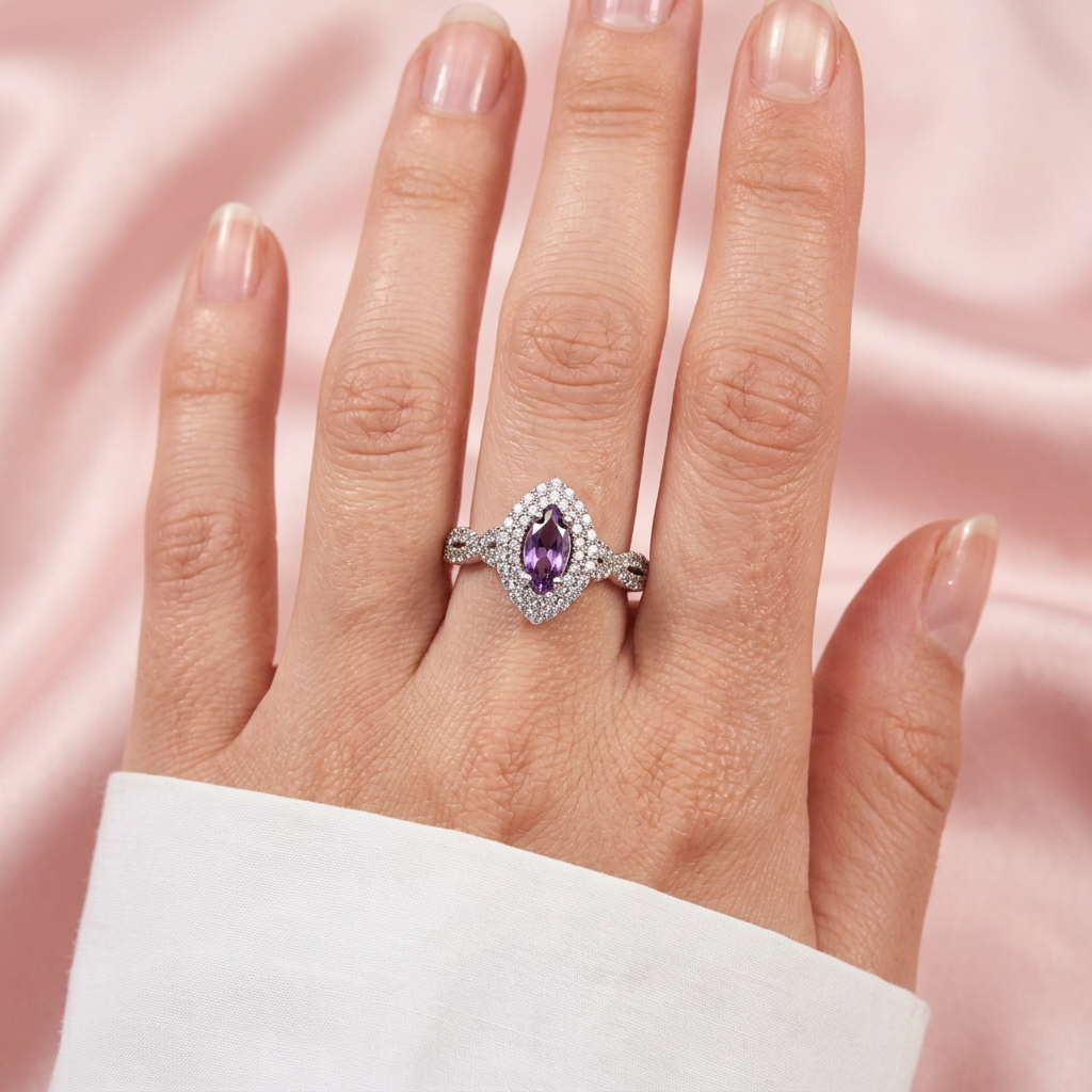 Anillo Solitario de Plata .925 Diseño Brillante con Zirconia Oval Morada mod. 2641