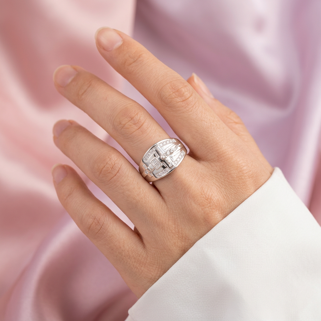 Anillo de Plata .925 Cristo Rey con Incrustación de Zirconias mod. 2616