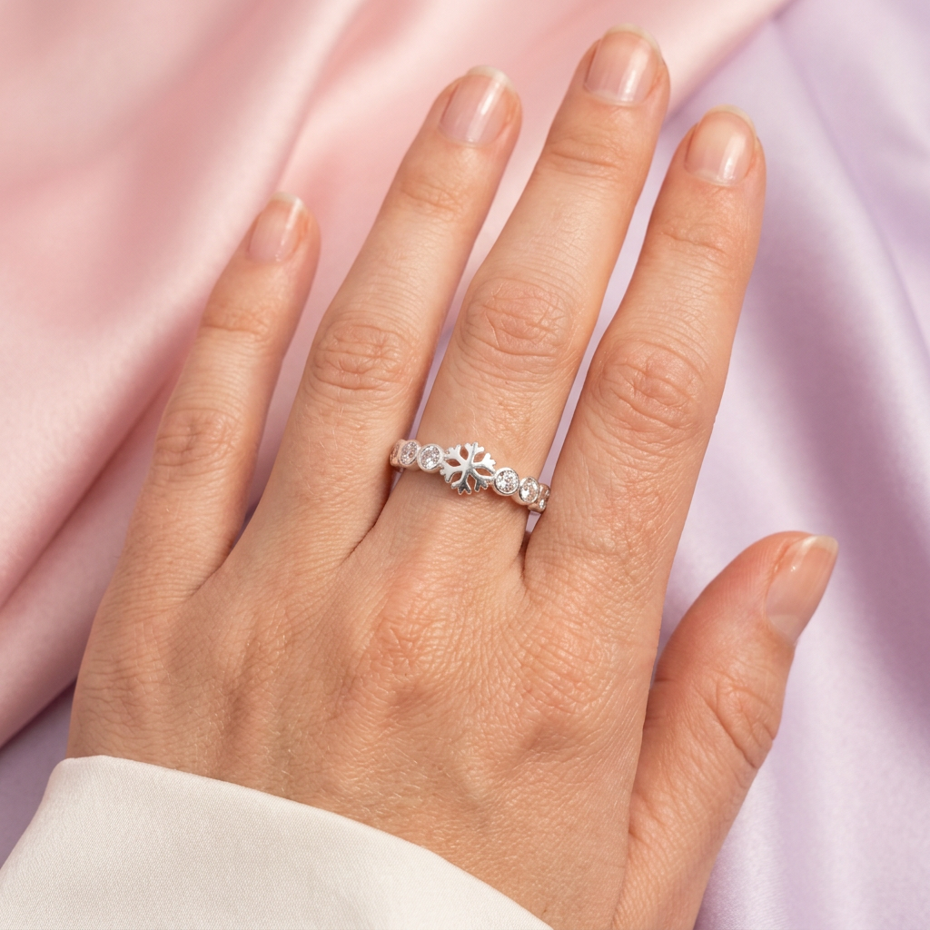 Anillo de Plata .925 con Diseño de Copo de Nieve y Zirconia mod. 3092