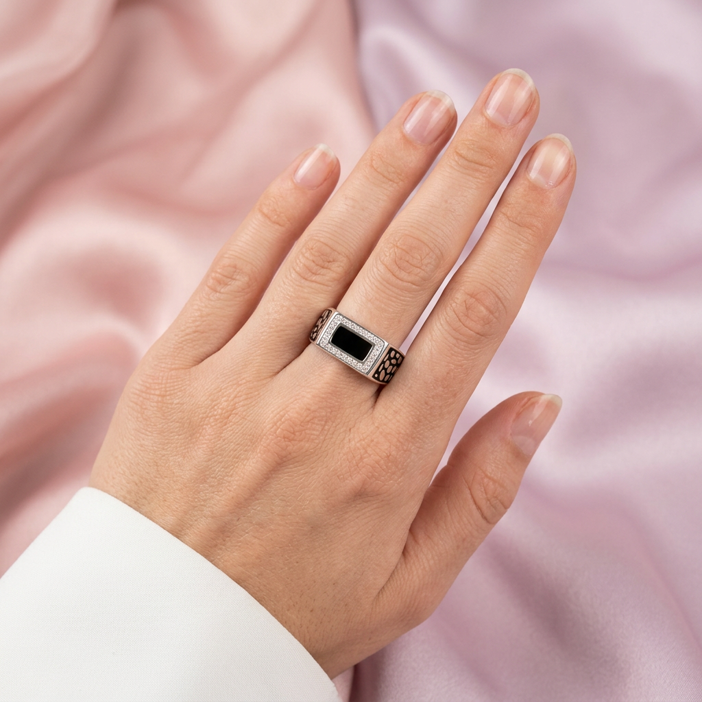 Anillo de Plata .925 Diseño Manchado con Bisel de Zirconias mod. 2659