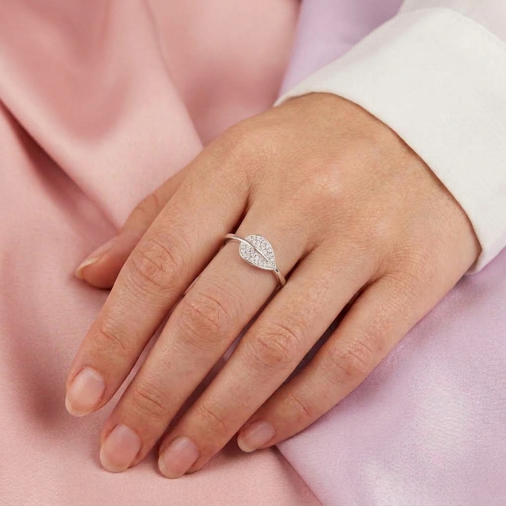 Anillo de Plata .925  con Diseño de Hoja Grande con Incrustación de Zirconia mod. 3145