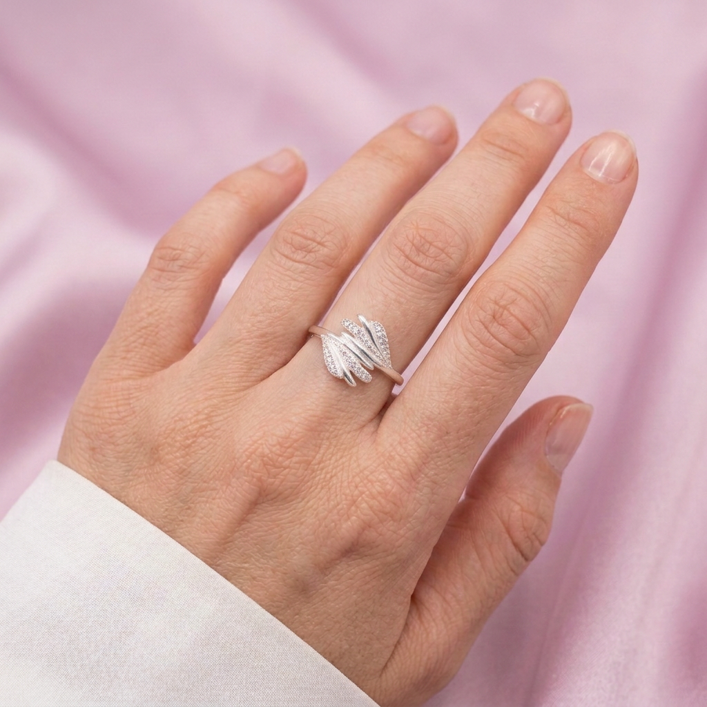 Anillo de Plata .925 Triple Hoja Entrelazada con Incrustación de Zirconia mod. 3141