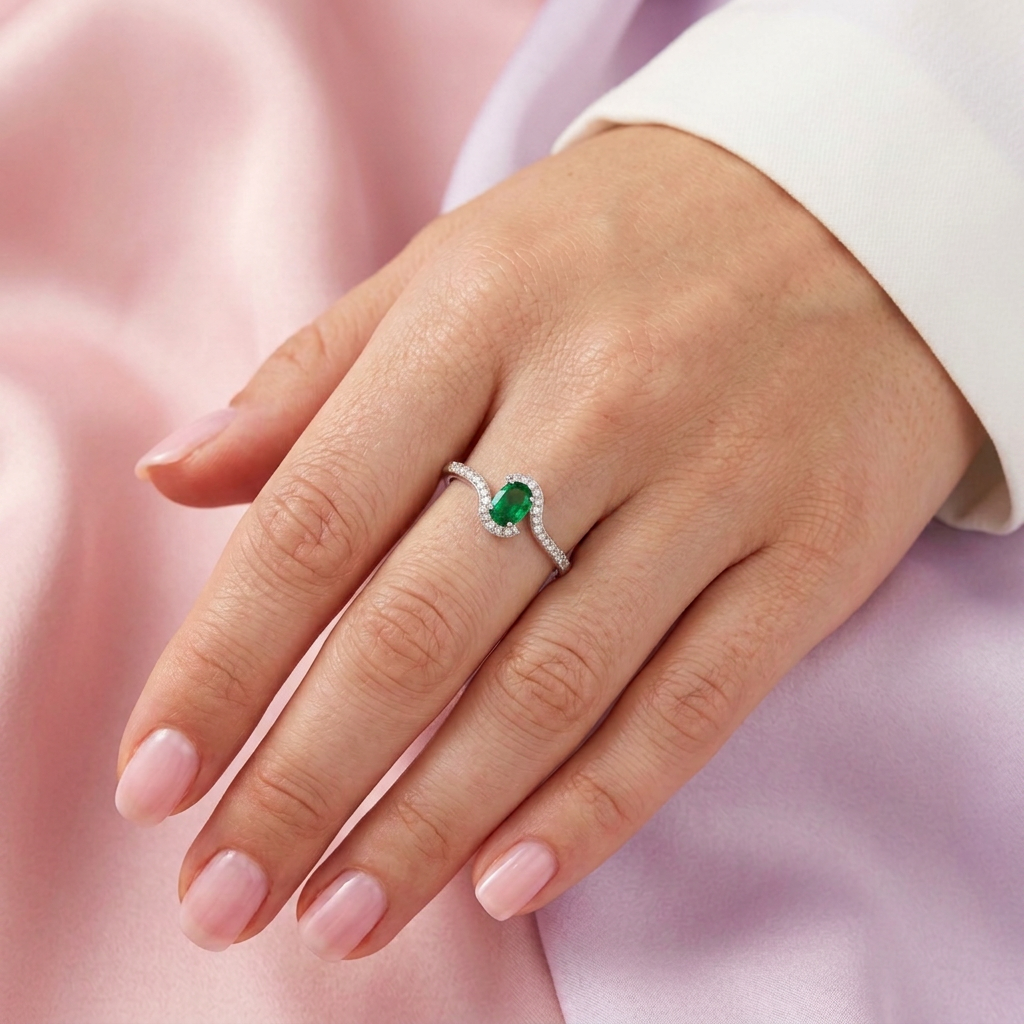 Anillo de Plata .925  Con Detalle Cruzado y Zirconia Color Esmeralda mod. 2925
