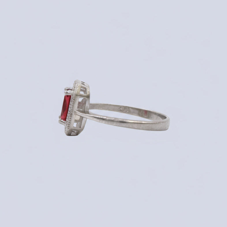 Anillo de Plata .925 con Diseño en Forma Cuadrada Incrustado de Zirconia mod. 1501