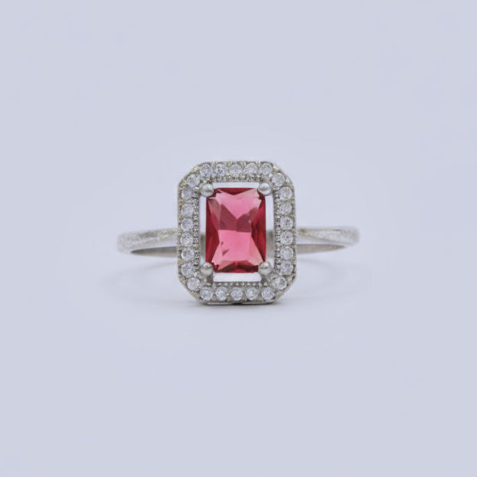Anillo de Plata .925 con Diseño en Forma Cuadrada Incrustado de Zirconia mod. 1501